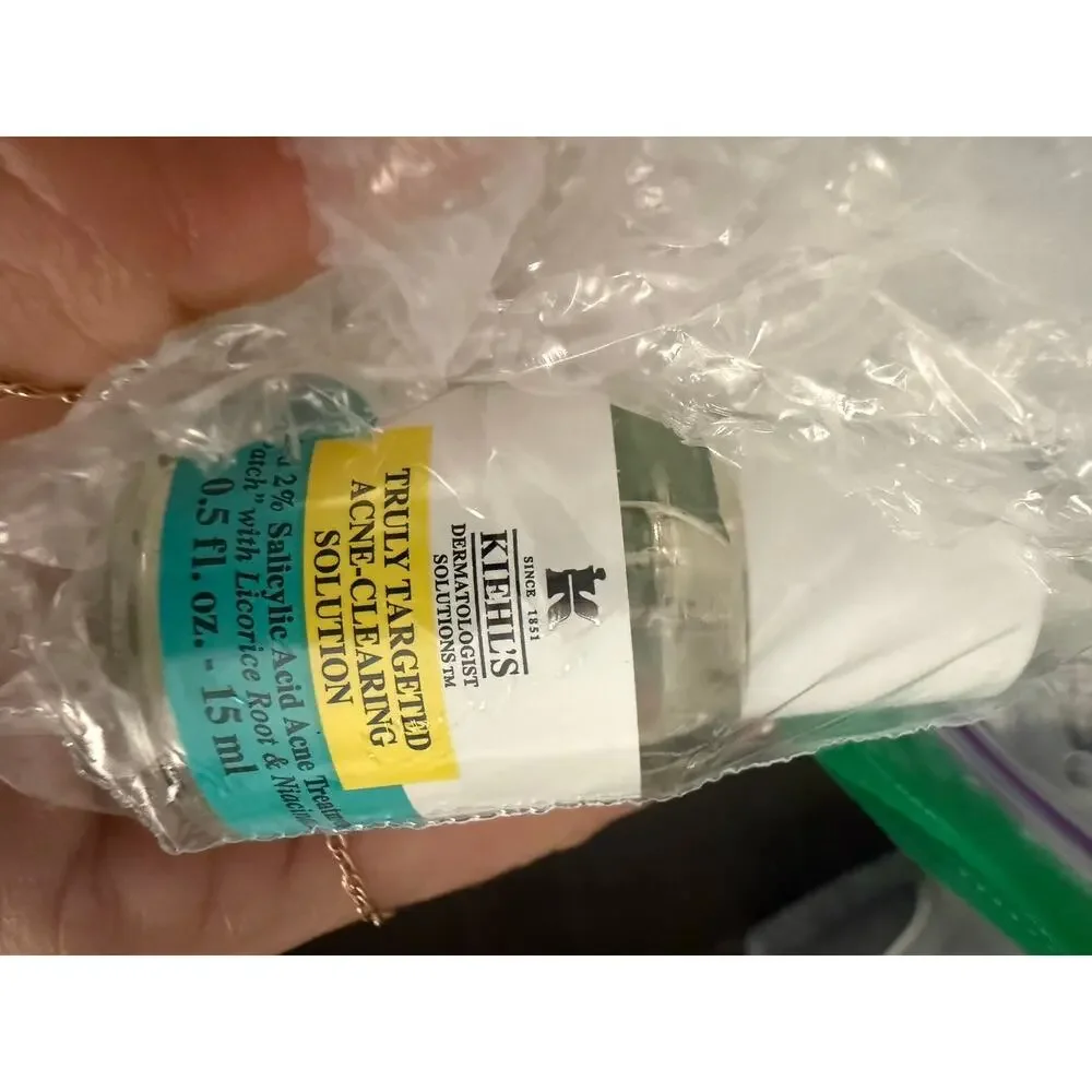 NEW Kiehl's Truly Targeted Acne-Clearing Pimple Patch with 2%